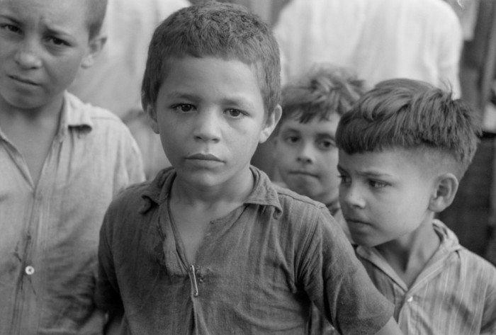 Children who were begging for pennies in the market in Rio Piedras, Puerto Rico, 1942 (C. Thomas Anderson/Flickr)
