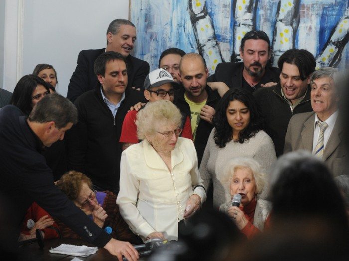 Yesterday's press conference with Estela de Carlotto. (Via www.abuelas.org)