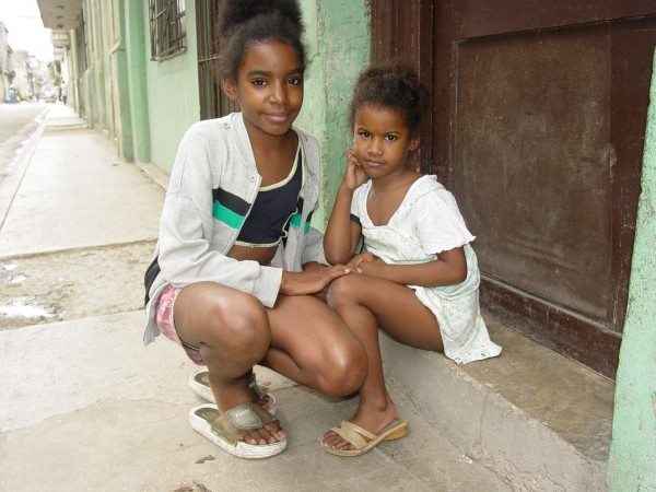 Two sisters in Havana, Cuba (Adam Jones/Flickr)