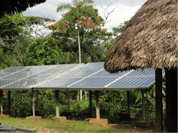 Paneles solares Sarayaku