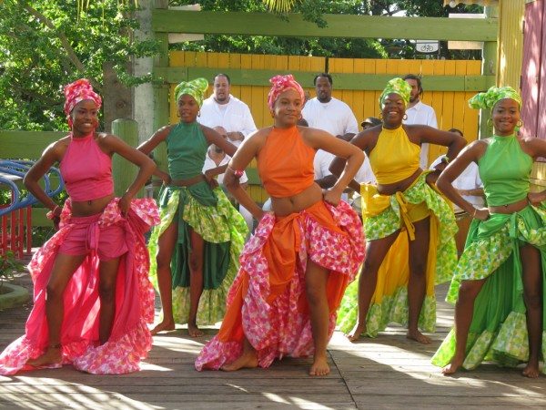 Afro-Puerto Rican women in bomba dance wear (Spreadofknowledge)