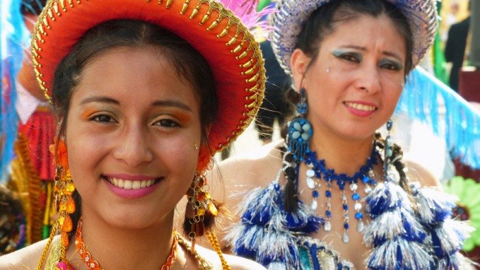 Latinas from the Altiplano (Eddy Van 3000/Flickr)