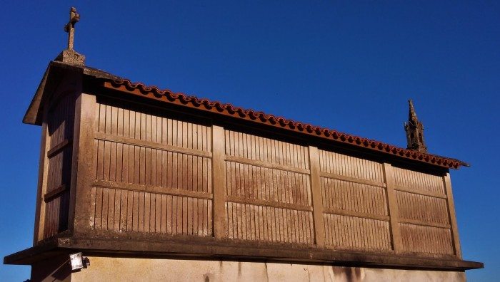An hórreo: a Galician shed for storing grain, in which the novel's final scene takes place.