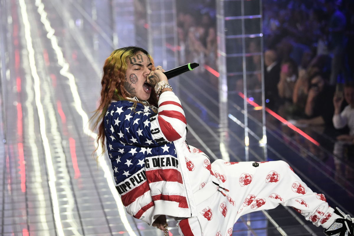 Tekashi 6ix9ine S Complicated Relationship With Spanish Language Networks Tekashi 6ix9ine S Complicated Relationship With Spanish Language Networks