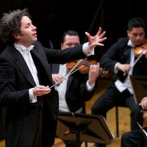 In Documentary '¡Viva Maestro!,' Conductor Gustavo Dudamel Is an Imperfect Hero